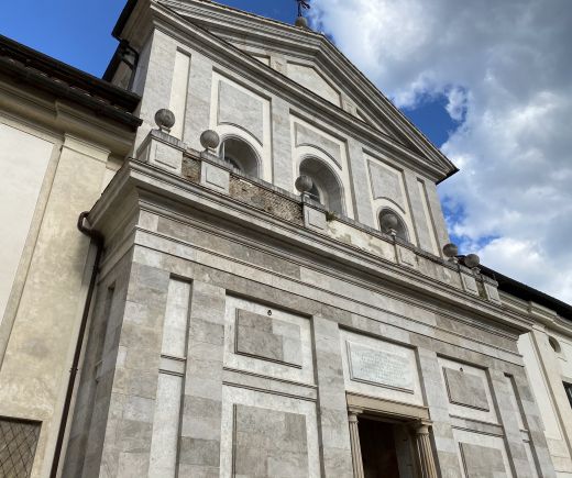 Die Abteikirche San Bartolomeo wurde 1211 geweiht.