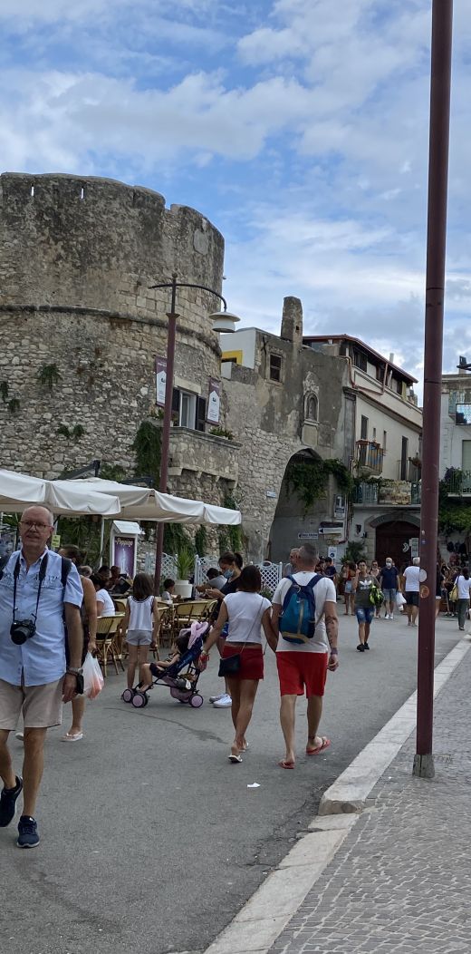 Die Stadt Peschici ist ein von den Slawen gegründetes Fischerdorf in Gargano.